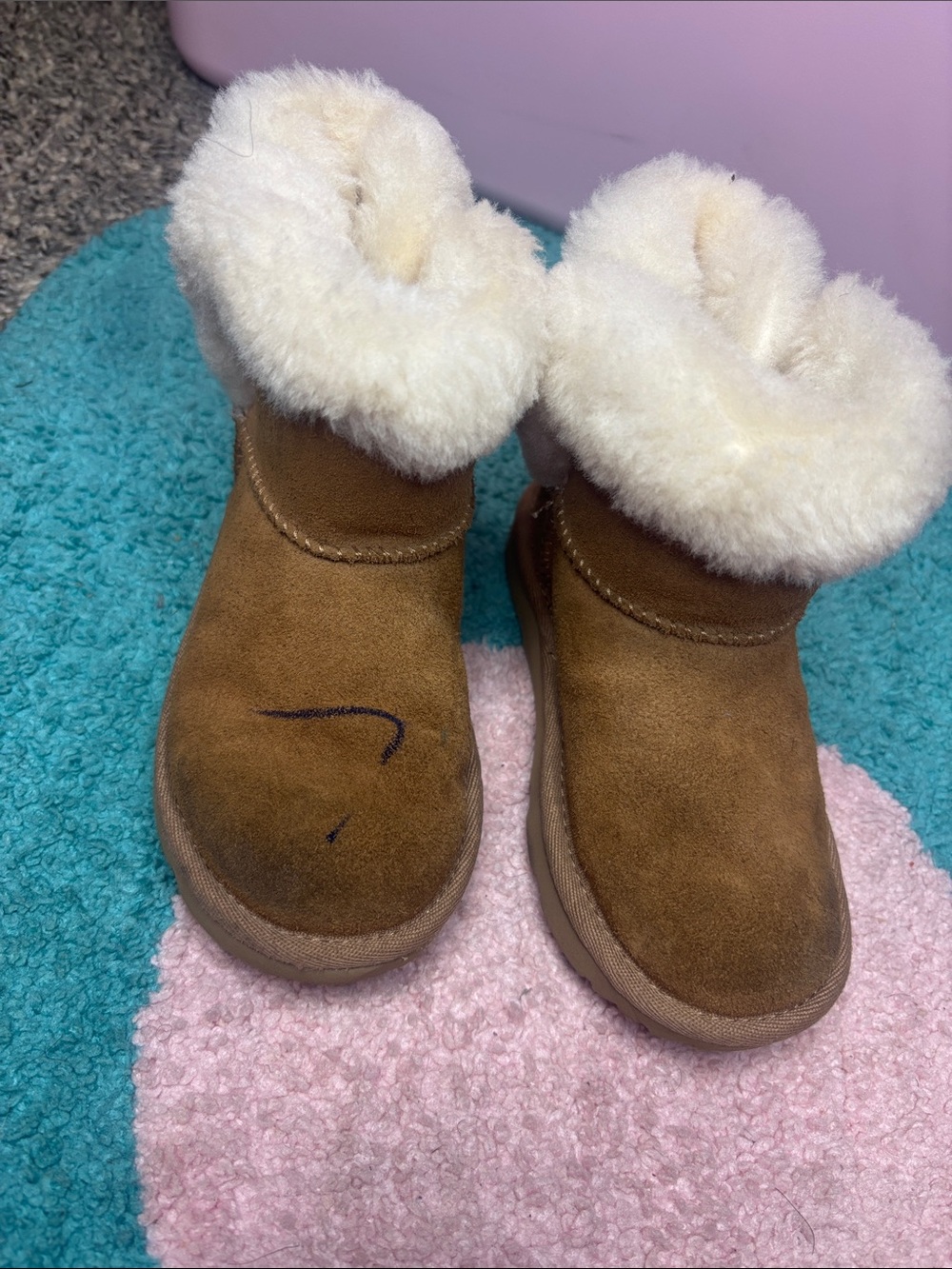 UGG Boots - Chestnut